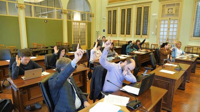 El Parlament pide que se creen plazas de profesor universitario vinculadas al IbSalut.