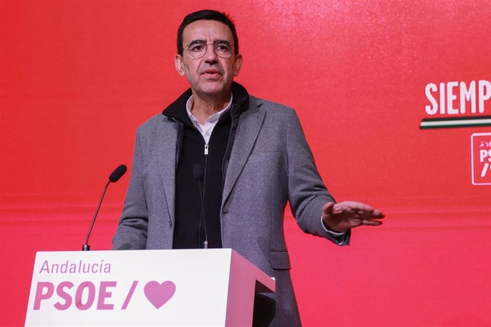 Archivo - El parlamentario autonómico del PSOE-A Mario Jiménez, en una rueda de prensa. (Foto de archivo).