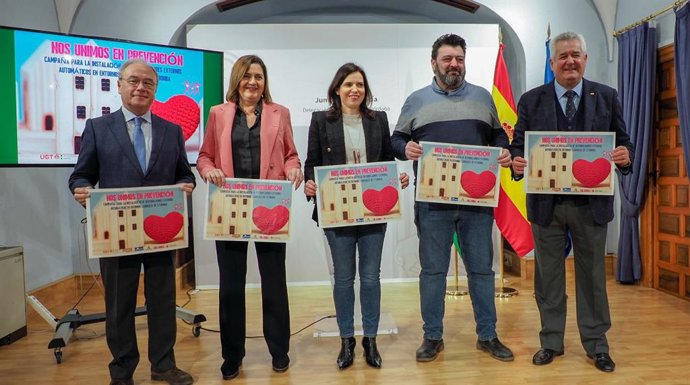 Autoridades en la presentación de la campaña 'Nos Unimos en Prevención'.