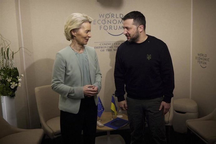 Archivo - La presidenta de la Comisión Europea, Ursula von der Leyen, y Volodimir Zelenski, presidente ucraniano.