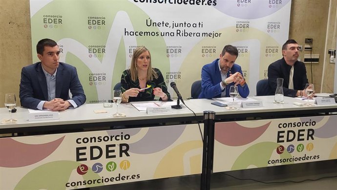 I-D: Ion Arrizabalaga, de Consorcio Eder; Patricia Fanlo; consejera de Universidad, Innovación y Transformación Digital del Gobierno de Navarra; Alejandro Toquero, alcalde de Tudela; y Gorka Garcia, gerente de NAIR Center.