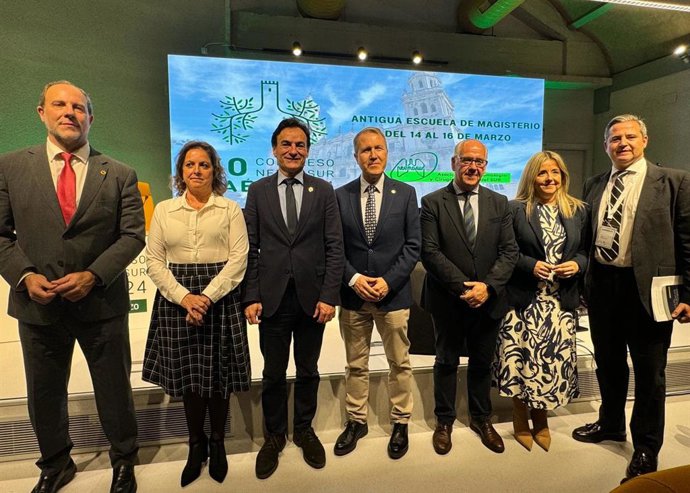 Autoridades en la presentación del congreso.