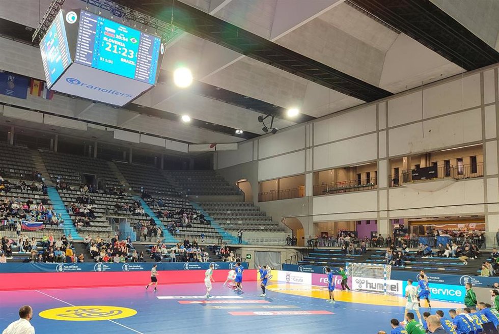 Partido entre Eslovenia y Brasil en la primera jornada del Preolímpico de balonmano que se disputa en Granollers (Barcelona)