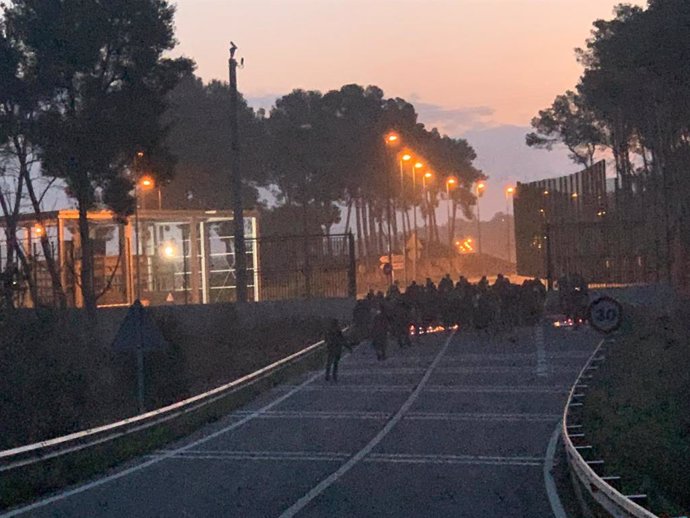 Tallats accessos a diverses presons de Catalunya per les protestes davant la mort d'una cuinera