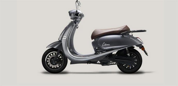 Archivo - Velca avisa de que el curso obligatorio para conducir motos de 125cc tendrá un impacto negativo en las ventas de motos y ciclomotores. 