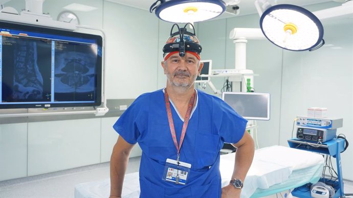 Archivo - Un cirujano de columna de Ciudad Real, entre los 100 mejores médicos de España según la lista Forbes 