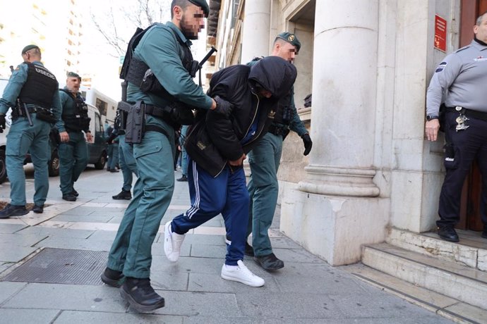 Joaquín Fernández, 'El Prestamista', entrando a los juzgados tras su detención en la operación antidroga 'Jaque Mate' de la Guardia Civil.