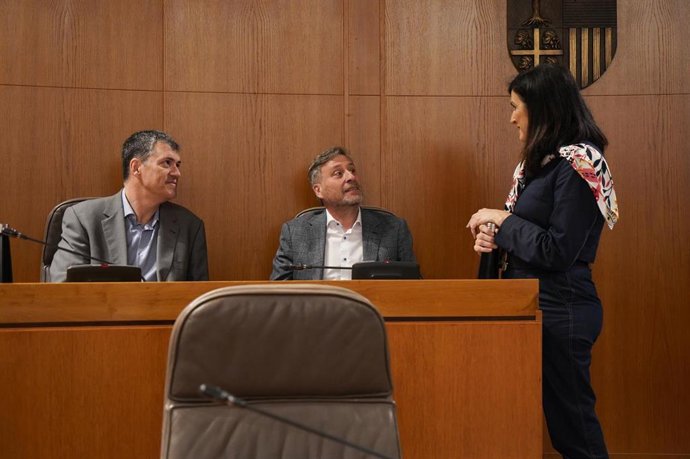 Los diputados de CHA, José Luis Soro, Isabel Lasobras y Joaquín Palacín.