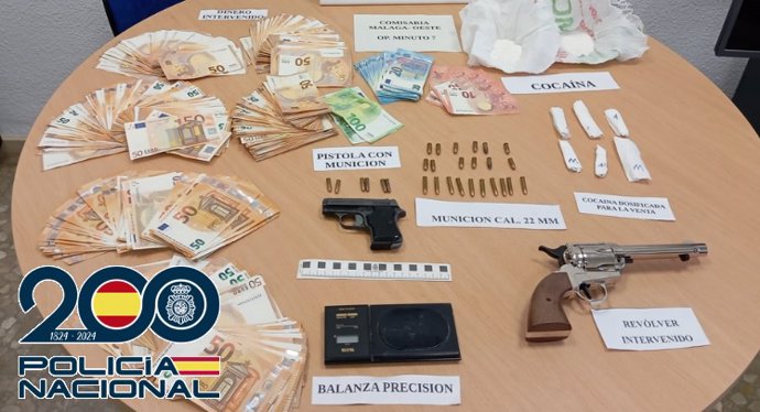 Objetos, dinero y droga  intervenidos en la operación 'Minuto 7' llevada a cabo por la Policía Nacional