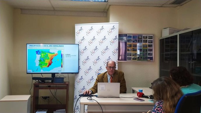 El delegado de la Agencia Estatal de Meteorología (Aemet) de Madrid, Miguel Ángel Pelacho, durante la rueda de prensa.