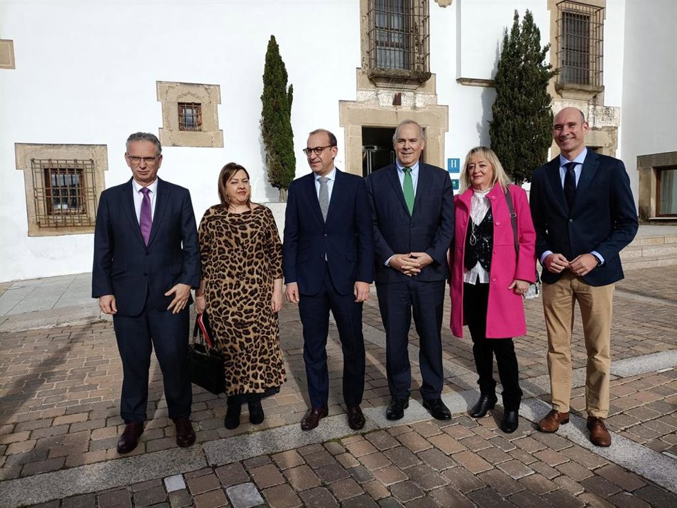 Asistentes a una jornada organizada en Cáceres por el Diario HOY con motivo de sus 90 años