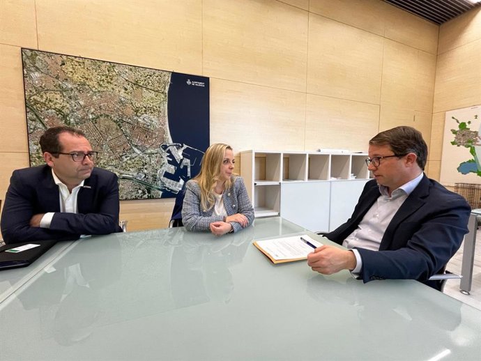 L'Ajuntament de València ha analitzat amb el sector de les immobiliàries vies de col·laboració per a ajudar als afectats per l'incendi de Campanar.