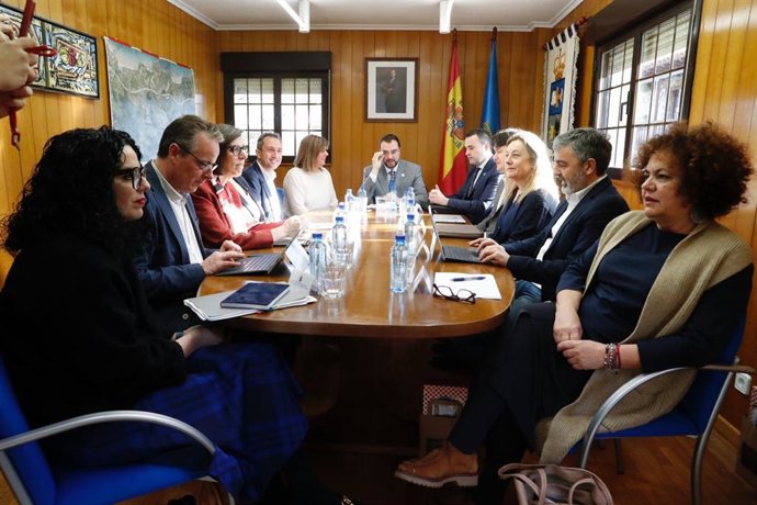 Reunón del Consejo de Gobierno en Caravia