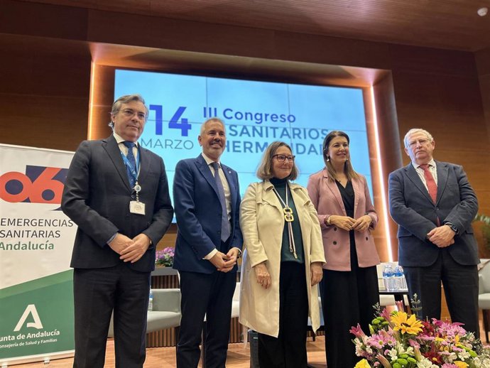 Foto de familia del Congreso de sanitarios y hermandades de penitencia organizado por el 061.