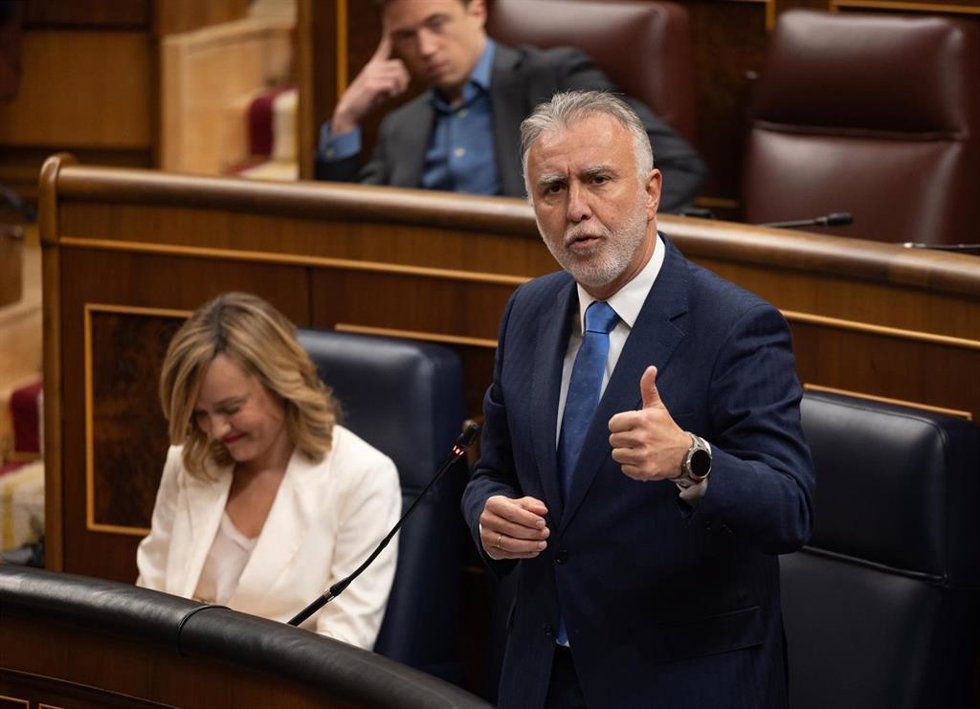El ministro de Política Territorial y Memoria Democrática, Ángel Víctor Torres, interviene a una sesión de control al Gobierno, en el Congreso de los Diputados, a 13 de marzo de 2024, en Madrid (España).  El denominado 'caso Koldo', la supuesta trama de