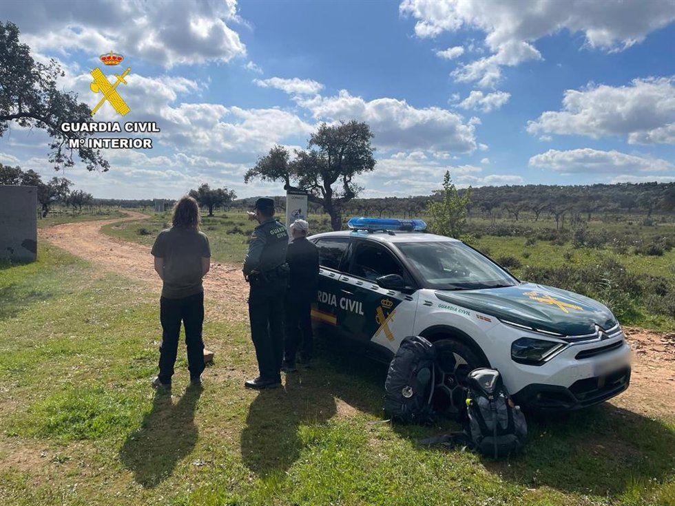La Guardia Civil auxilia a dos peregrinos