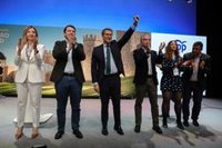 Feijóo reivindica sus orígenes rurales y carga contra Sánchez por "despreciar" a los concejales de pueblo