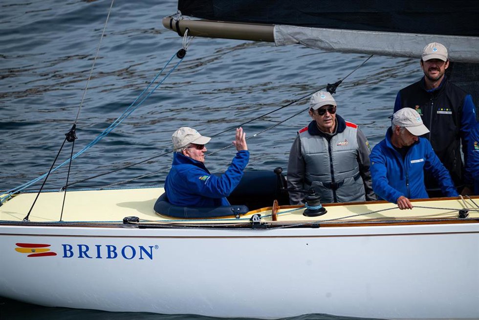AMP.- Juan Carlos I y la infanta Elena salen a navegar, por primera vez este año, por la Ría de Pontevedra
