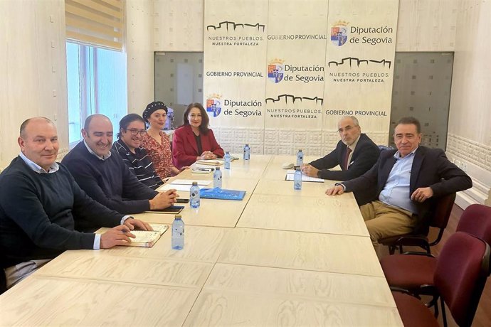Diputación de Segovia propicia un encuentro entre Renfe y usuarios de trenes de Cercanía y Media Distancia.