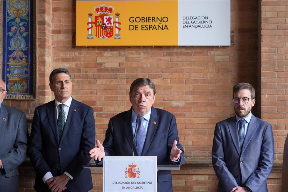 El ministro de Agricultura, Pesca y Alimentación, Luis Planas, preside el acto de firma de tres convenios para la mejora en eficiencia y sostenibilidad de regadíos.