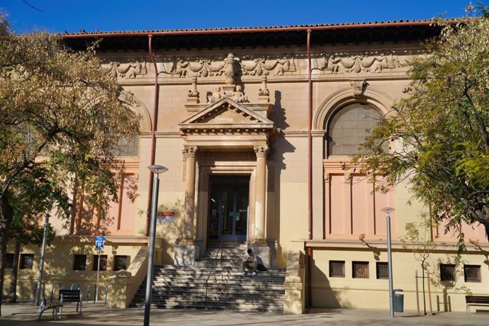 Fachada de la Biblioteca Ramón Llull de Palma.