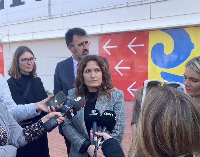 La vicepresidenta del Govern, Laura Vilagrà, y el presidente del Puerto de Barcelona, Lluís Salvadó.