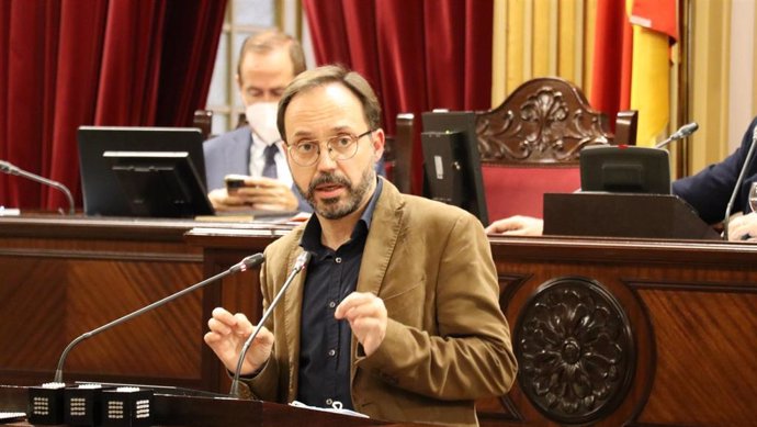 Archivo - El diputado de MÉS per Menorca Josep Castells.