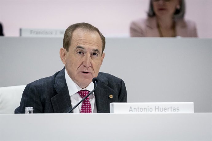 El presidente de Mapfre, Antonio Huertas, durante una junta general de accionistas de Mapfre,  en el Palacio Municipal de Congresos del Campo de las Naciones, a 15 de marzo de 2024, en Madrid (España).