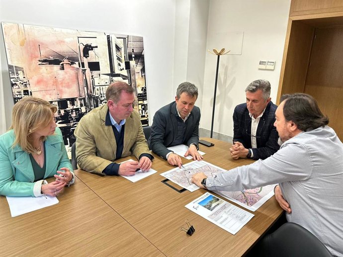 Reunión sobre la carretera con Puente de la Sierra y Puente Jontoya.