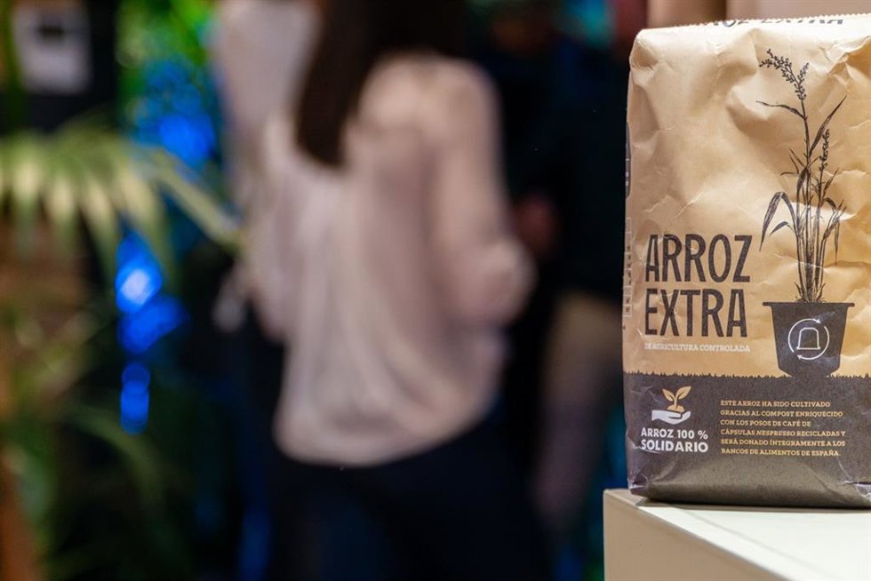 Arroz Extra cultivado gracias al compost enriquecido con los posos de café de cápsulas Nespresso recicladas con el proyecto Arroz Solidario
