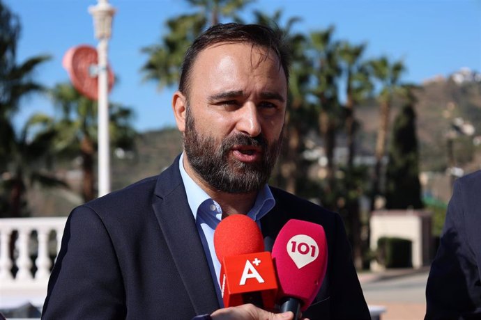 El diputado nacional por el PP de Málaga Mario Cortés atiende a los medios
