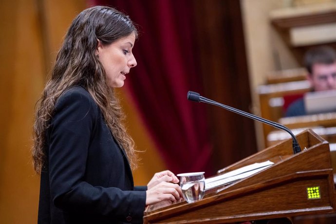 Archivo - La portavoz de Junts en el Parlament, Mònica Sales, en el Parlament.