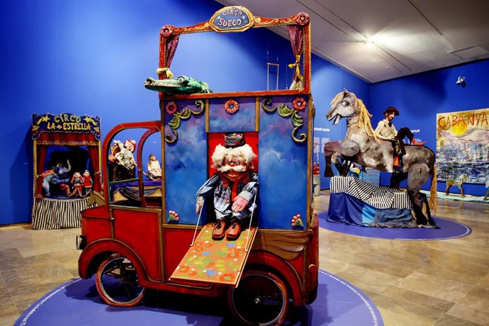 El CCCC exposa la part "més íntima" del Teatre La Estrella que "alegra la vida de tants valencians"