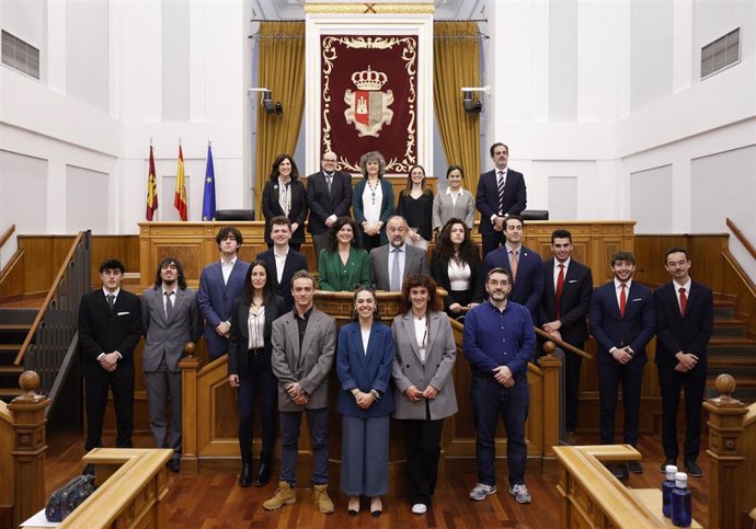 Foto de familia de la Liga de Debate de la UCLM.