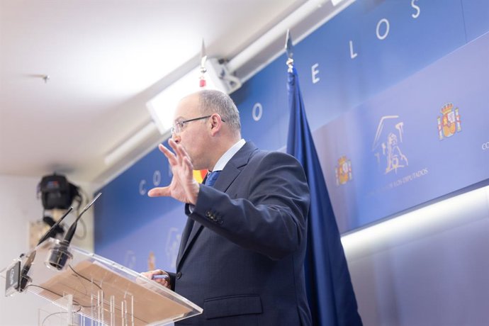 El portavoz del PP en el Congreso, Miguel Tellado, durante una rueda de prensa posterior a la reunión de la Junta de Portavoces, en el Congreso de los Diputados, a 12 de marzo de 2024, en Madrid (España).