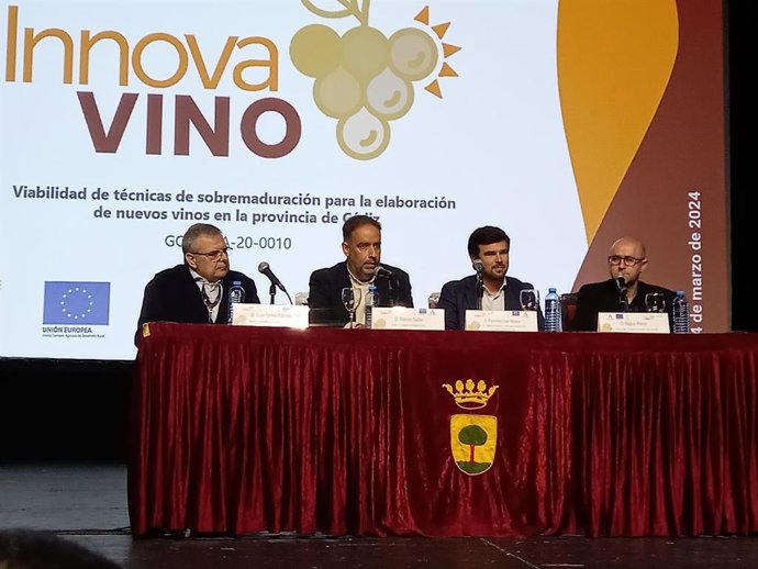 El delegado territorial de Agricultura, Pesca, Agua y Desarrollo Rural en la provincia de Cádiz, Francisco Moreno, en la jornada sobre Innovavino en Trebujena.