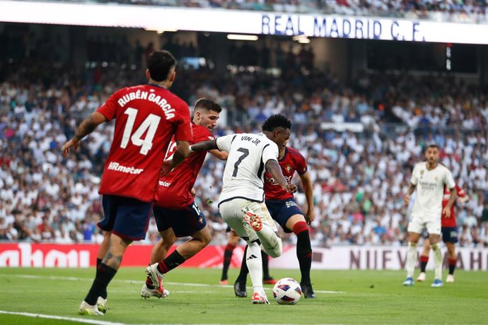 Archivo - Vinicius Junior of Real Madrid in action during the spanish league, La Liga EA Sports, football match played between Real Madrid and CA Osasuna at Santiago Bernabeu stadium on October 7, 2023, in Madrid, Spain.