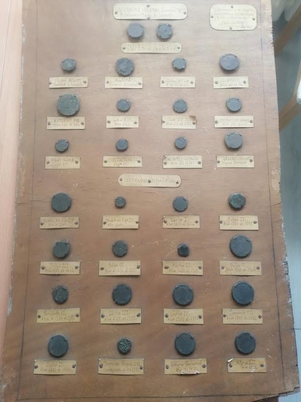 El Museo de la Romanización recibe la donación de 30 monedas de los herederos de Antonio Martín, alcalde de Calahorra de 1939 a 1955