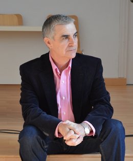 El poeta, crítico y ensayista José Sarria.