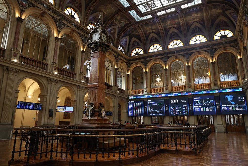 Vista general del Palacio de la Bolsa, a 13 de marzo de 2024, en Madrid (España). 