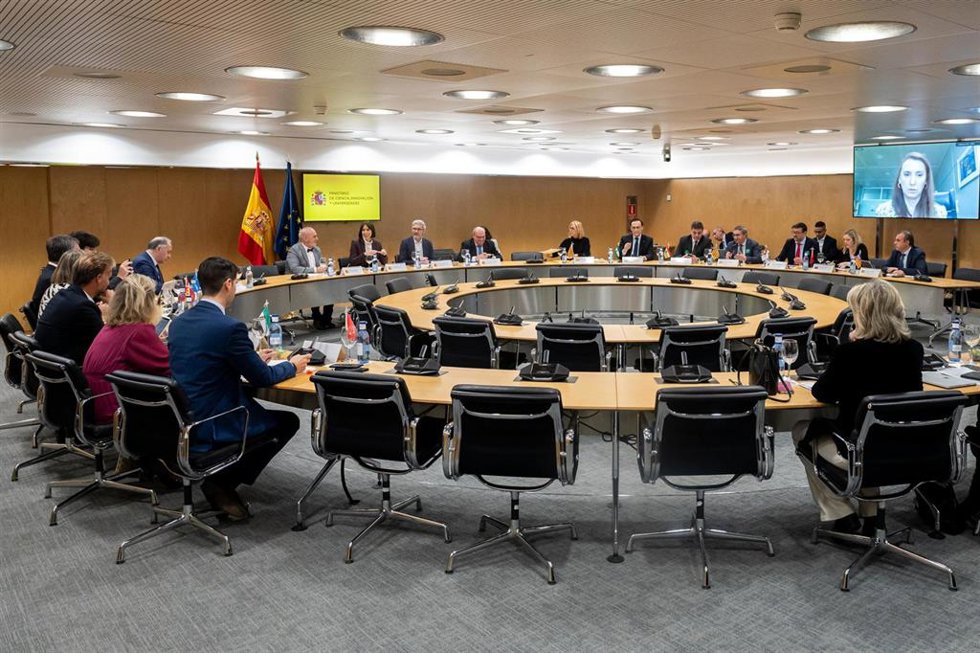 La reunión de enero del Consejo de Política Universitaria, a la que asistió el consejero de Ciencia, Borja Sánchez, y en la que participó online la directora de Universidad, Cristina González.