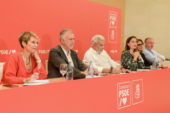 Ejecutiva del PSOE Canarias, presidida por su secretario general, Ángel Víctor Torres
