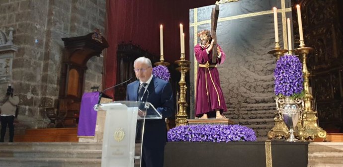 El director de COPE en Castilla y León, el periodista Luis Jaramillo, durante el pregón de Semana Santa en la Catedral de Valladolid