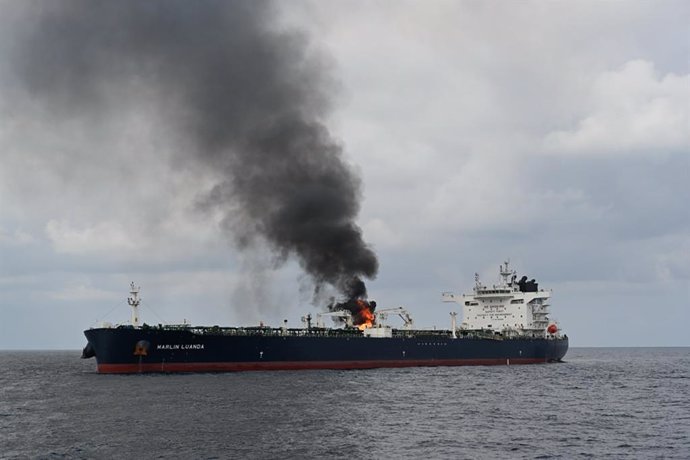 Archivo - January 27, 2024, Gulf of Aden, Yemen: Marlin Luanda vessel on fire in the Gulf of Aden after it was reportedly struck by an anti-ship missile fired from a Houthi controlled area of Yemen.