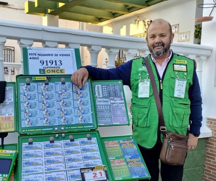 Gregorio González, vendedor de la ONCE que ha repartido 11 millones con el Cuponazo en Cullar.