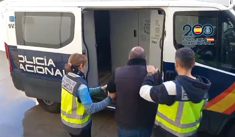 La Policía Nacional detiene en Estepona un falso gestor administrativo por estafa continuada