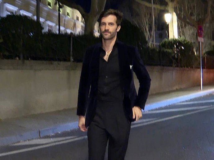 ENRIQUE SOLÍS EN LA FIESTA DEL 51 CUMPLEAÑOS DE VICKY MARTÍN BERROCAL