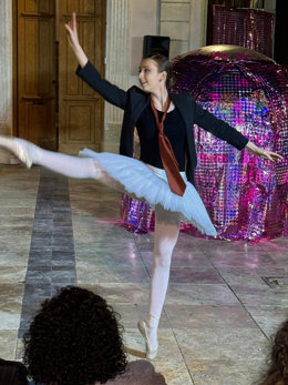 Un momento de la performance 'TransXición', del colectivo almeriense ExperimentArt.