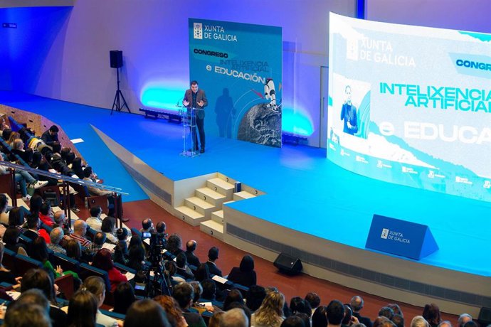 El conselleiro de Educación, Román Rodríguez, afirma en un congreso sobre IA y educación que Galicia está en "una buena situación"