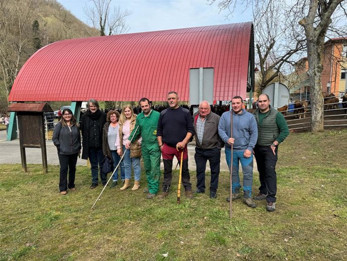 El diputado de IU-Convocatoria por Asturias, Xabel Vegas, en la feria ganadera de San José de Quirós.